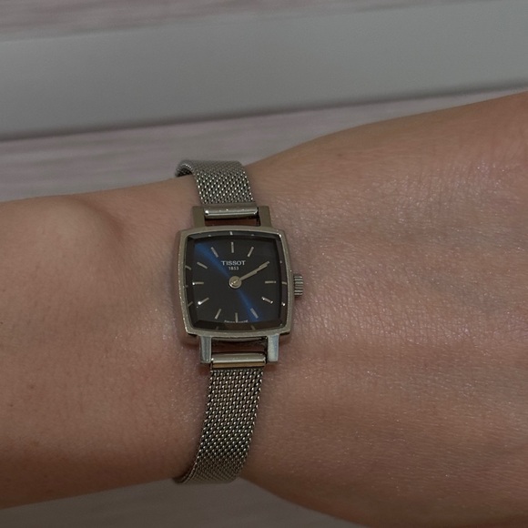 Women's Swiss T-Lady Lovely Stainless Steel Mesh Bracelet Watch 20mm - Picture 9 of 11